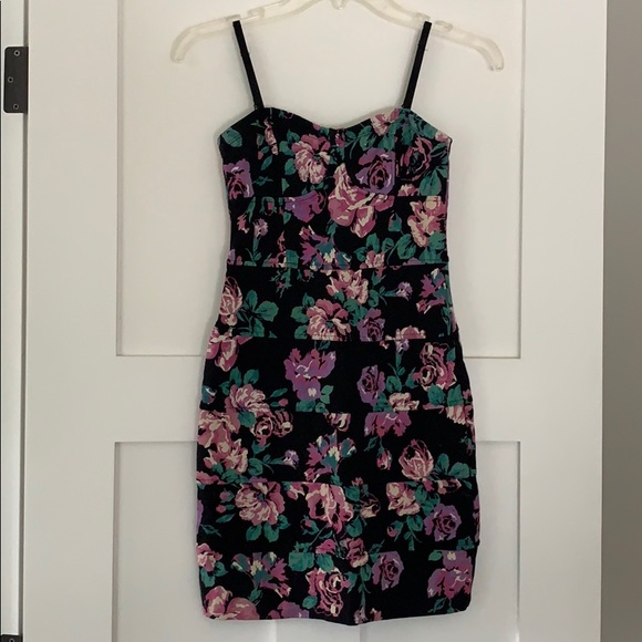 Aritzia Dresses & Skirts - Aritzia Talula Floral Bustier Dress